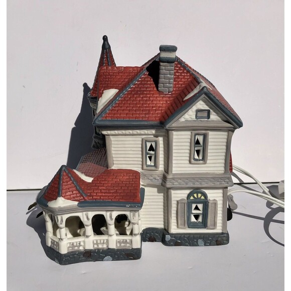VILLAGE SQUARE - LIGHTED "VICTORIAN HOUSE" HAND PAINTED, PORCELAIN 1994 CHRISTM - Picture 5 of 10
